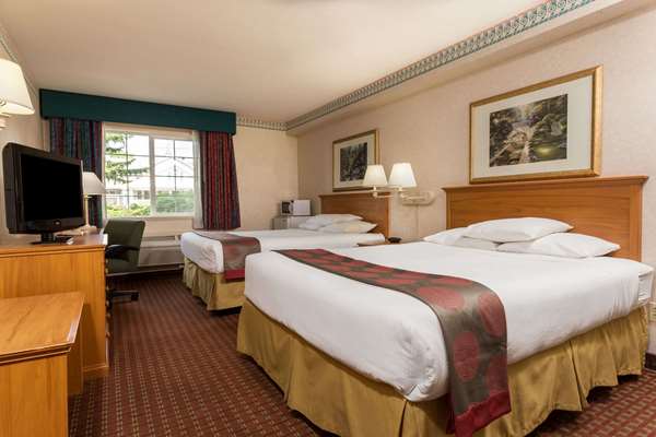  - Ramada Hotel Portland - I-205, Exit 20
