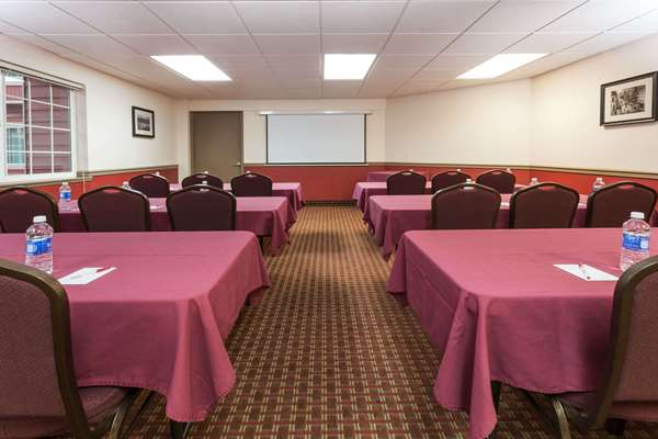  - Ramada Hotel Portland - I-205, Exit 20