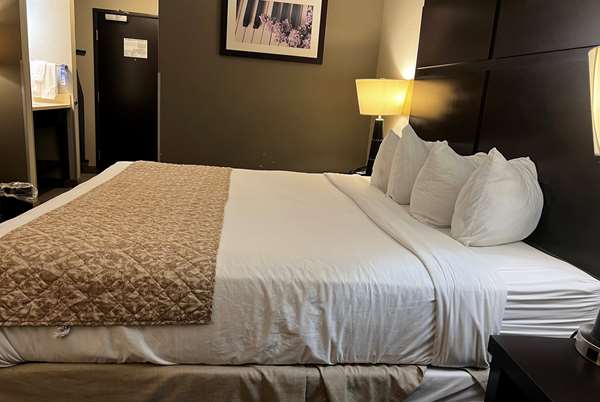  - Baymont Inn & Suites College Station