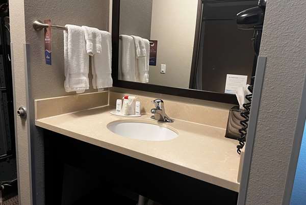  - Baymont Inn & Suites College Station
