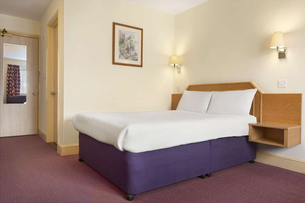DAYS INN BY WYNDHAM SEVENOAKS CLACK-guestroom-Guest Room,On-Site.jpg