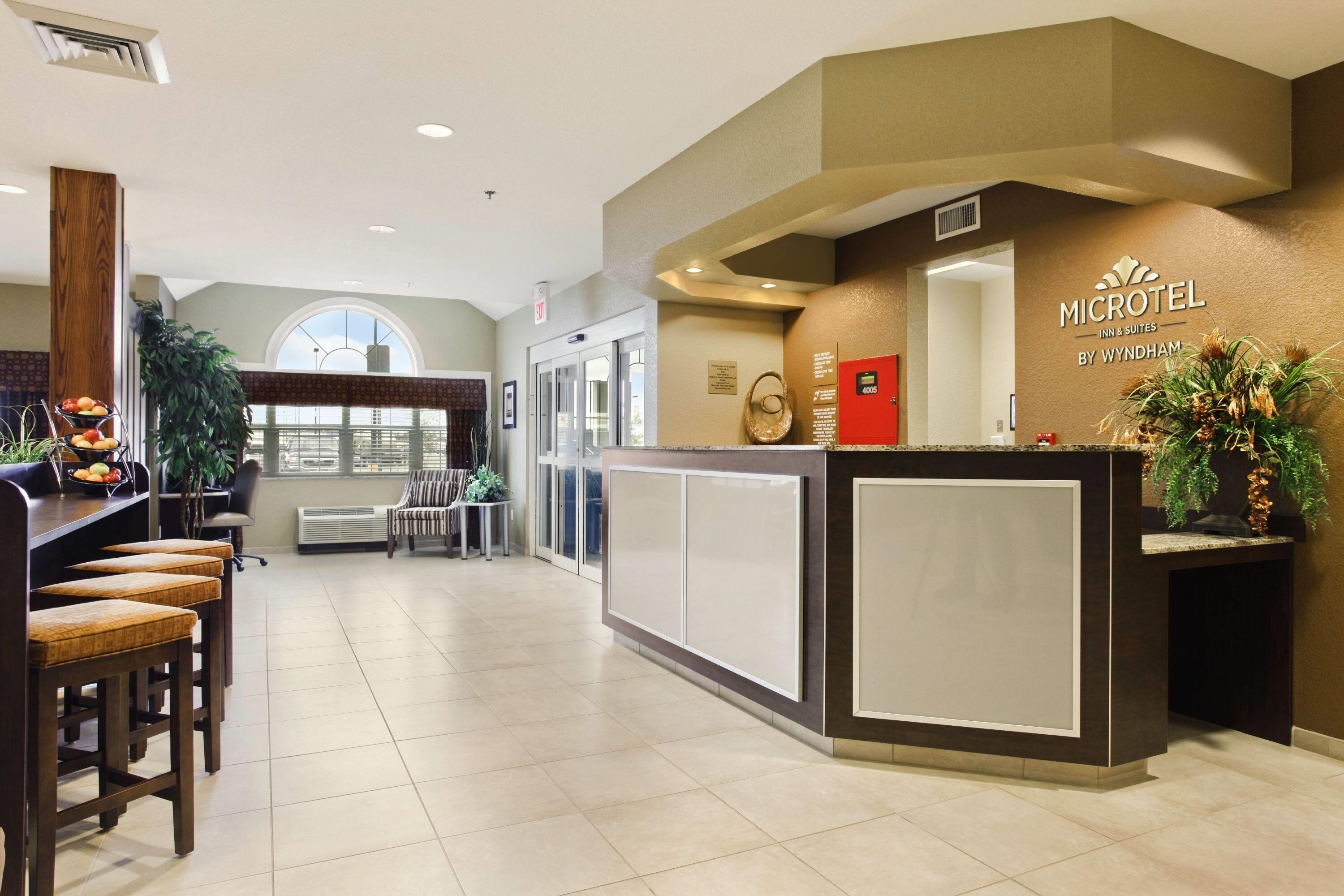 Lobby | Microtel Inn & Suites by Wyndham Williston