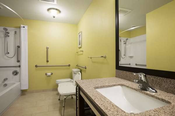  - Days Inn & Suites Altoona