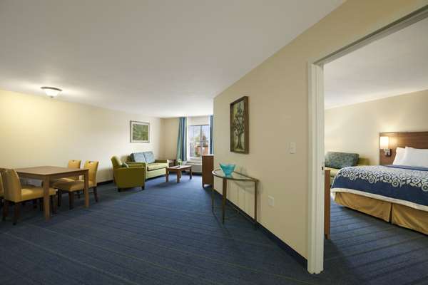 Suite - Days Inn & Suites Altoona