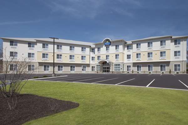 Exterior view - Days Inn & Suites Altoona