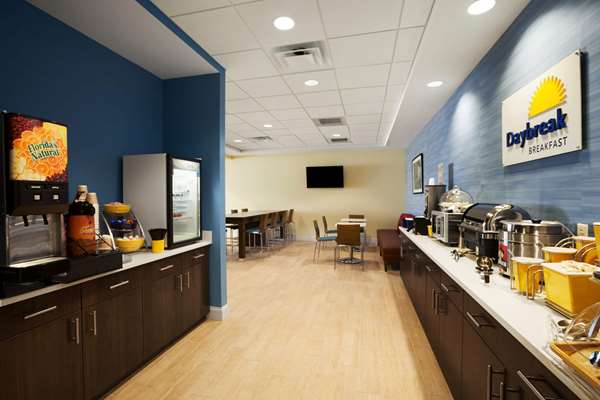 Restaurant - Days Inn & Suites Altoona