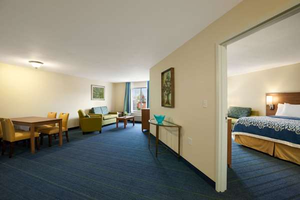 Suite - Days Inn & Suites Altoona