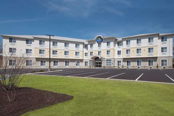 Exterior view - Days Inn & Suites Altoona