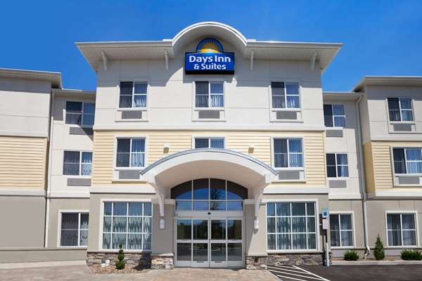 Exterior view - Days Inn & Suites Altoona