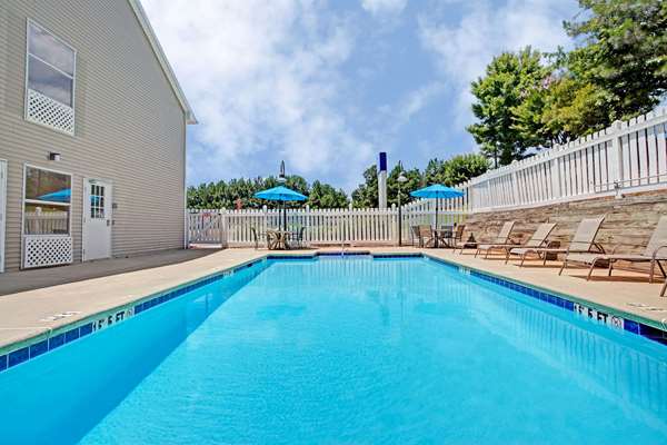 Pool - Baymont Inn & Suites Kennesaw - I-75, Exit 271