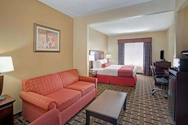 Suite - Baymont Inn & Suites Kennesaw - I-75, Exit 271