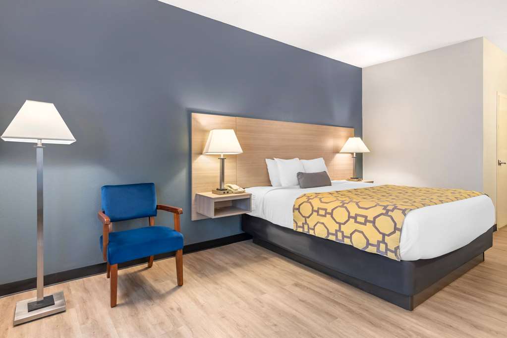 BAYMONT BY WYNDHAM KENNESAW-guestroom-Guest Room,On-Site.jpg