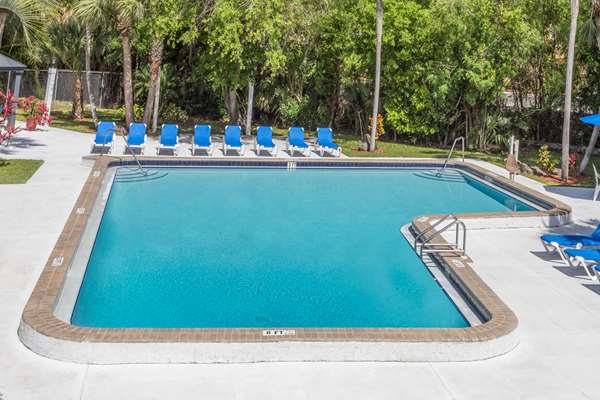 Pool - Travelodge Lakeland - I-4, Exit 32