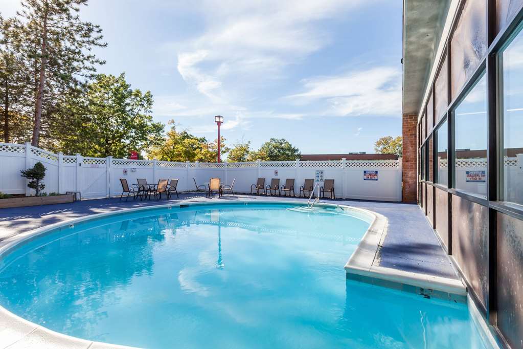 Ramada Plaza by Wyndham Albany - Tap to explore photos