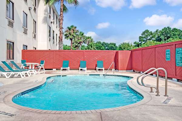 Pool - Days Inn & Suites Bush Airport North Houston - I-45, Exit 59