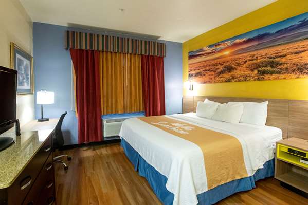  - Days Inn & Suites Bush Airport North Houston - I-45, Exit 59