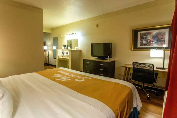  - Days Inn & Suites Bush Airport North Houston - I-45, Exit 59