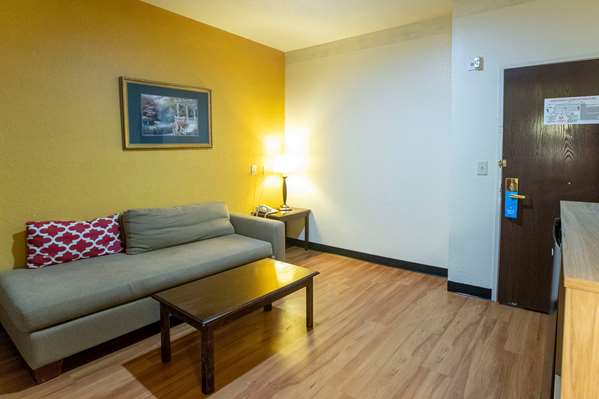  - Days Inn & Suites Bush Airport North Houston - I-45, Exit 59