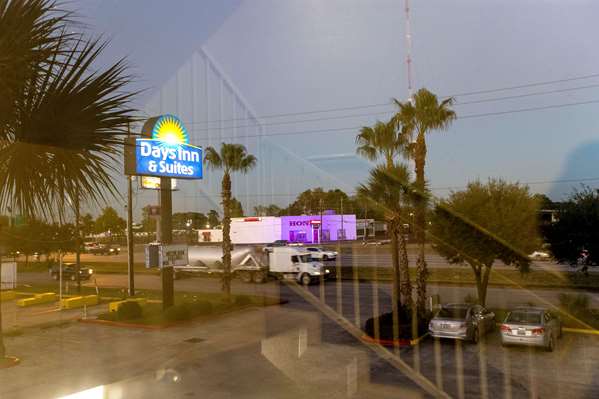  - Days Inn & Suites Bush Airport North Houston - I-45, Exit 59