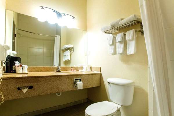  - Days Inn & Suites Bush Airport North Houston - I-45, Exit 59