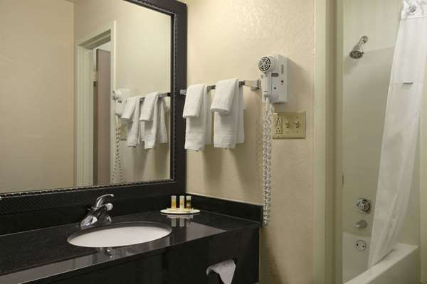 - Days Inn Hamilton Place Chattanooga - I-75, Exit 5