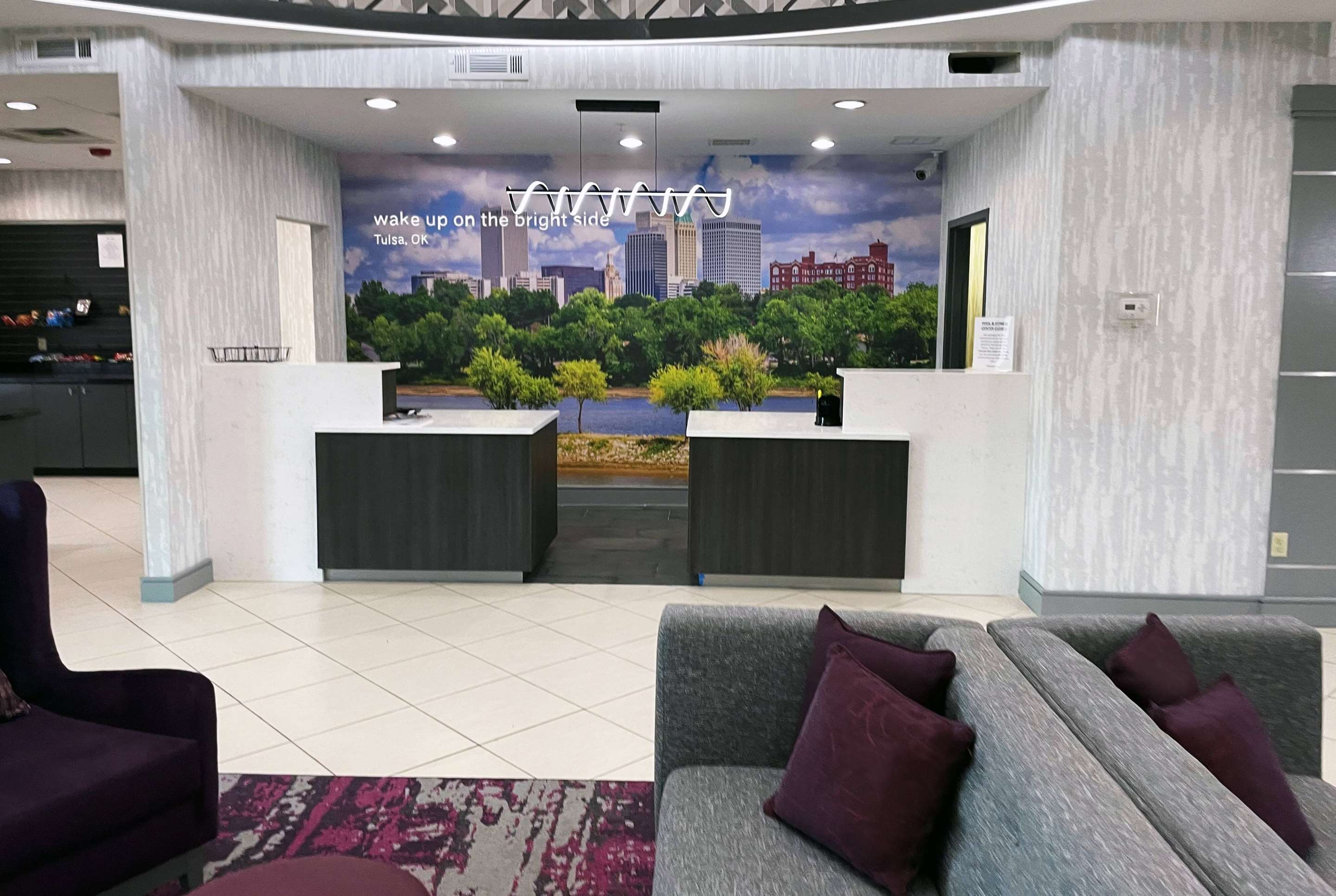 Lobby | La Quinta Inn & Suites by Wyndham Tulsa Midtown