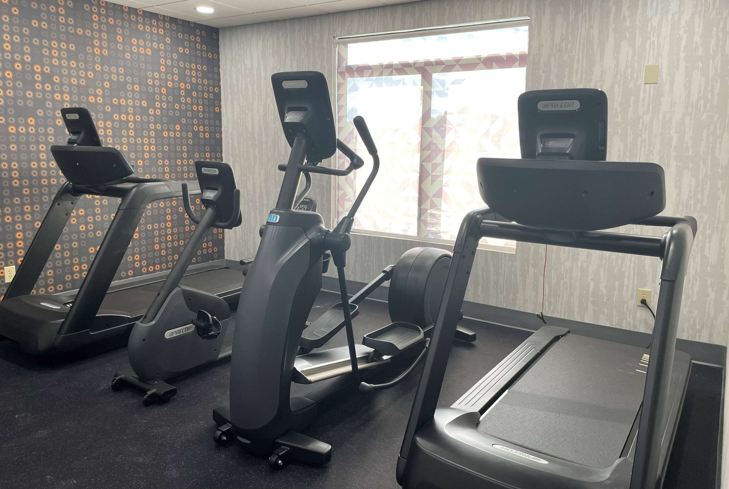 Health club fitness center gym | La Quinta Inn & Suites by Wyndham Tulsa Midtown