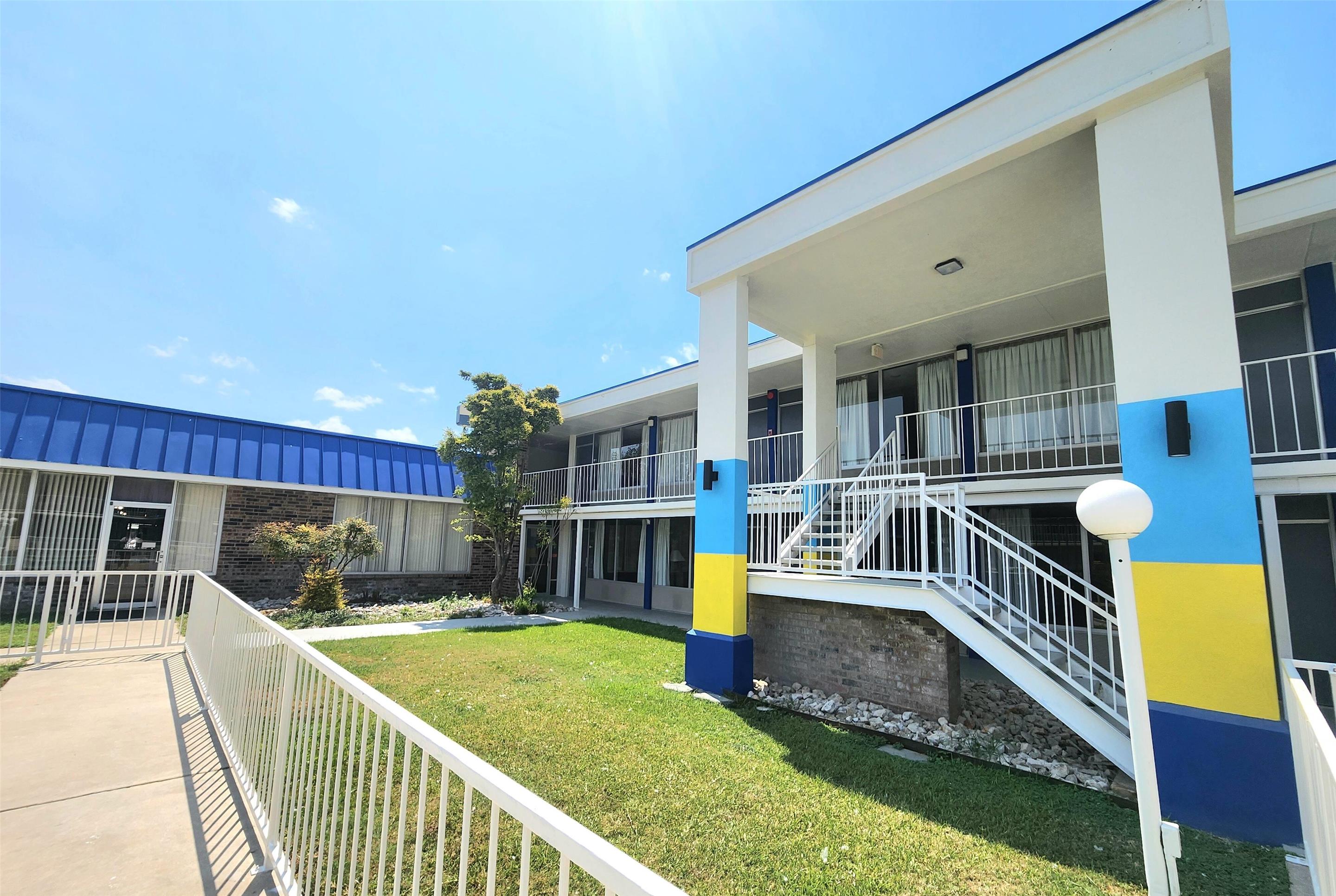 Exterior | Days Inn by Wyndham Seguin TX