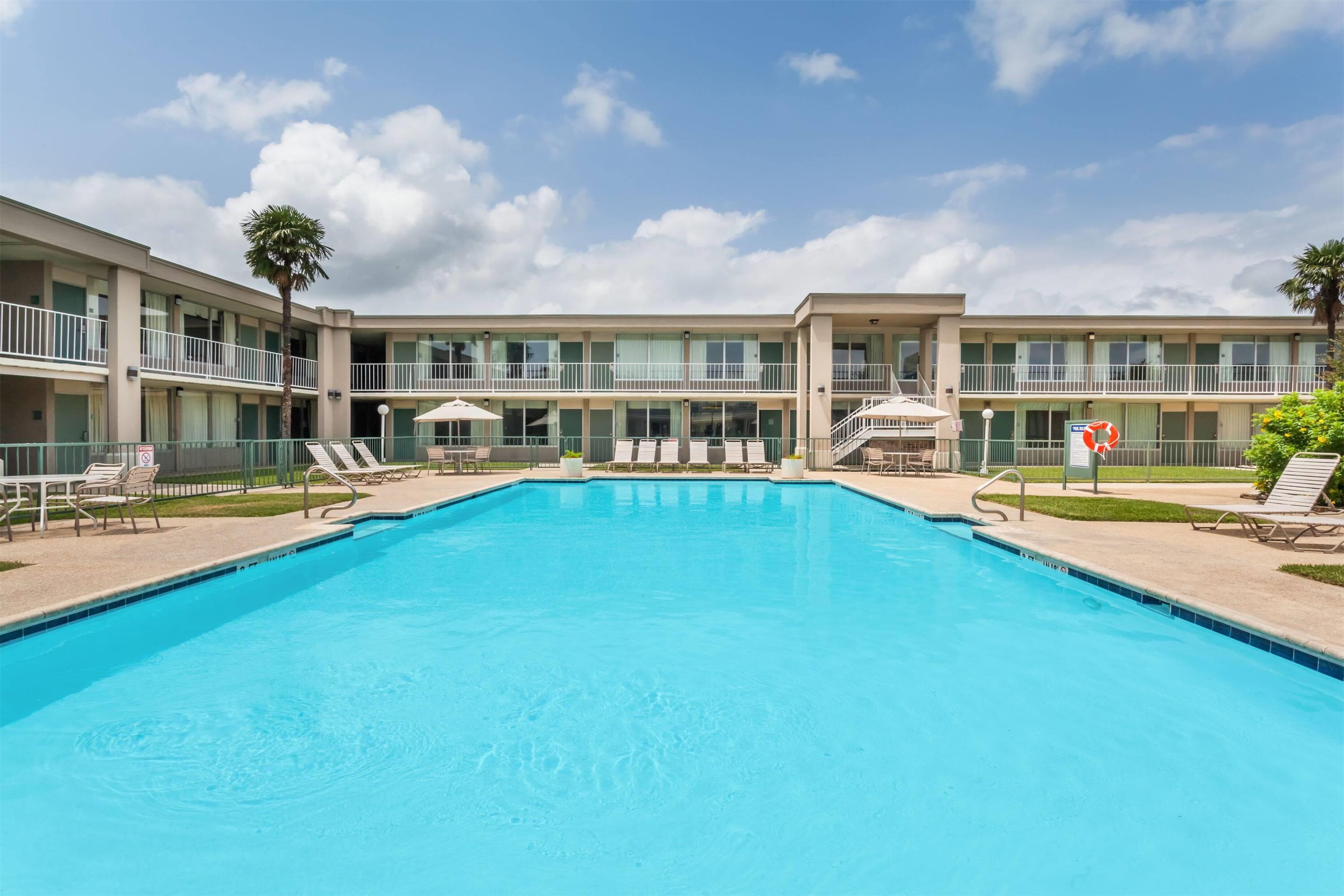 Pool | Days Inn by Wyndham Seguin TX