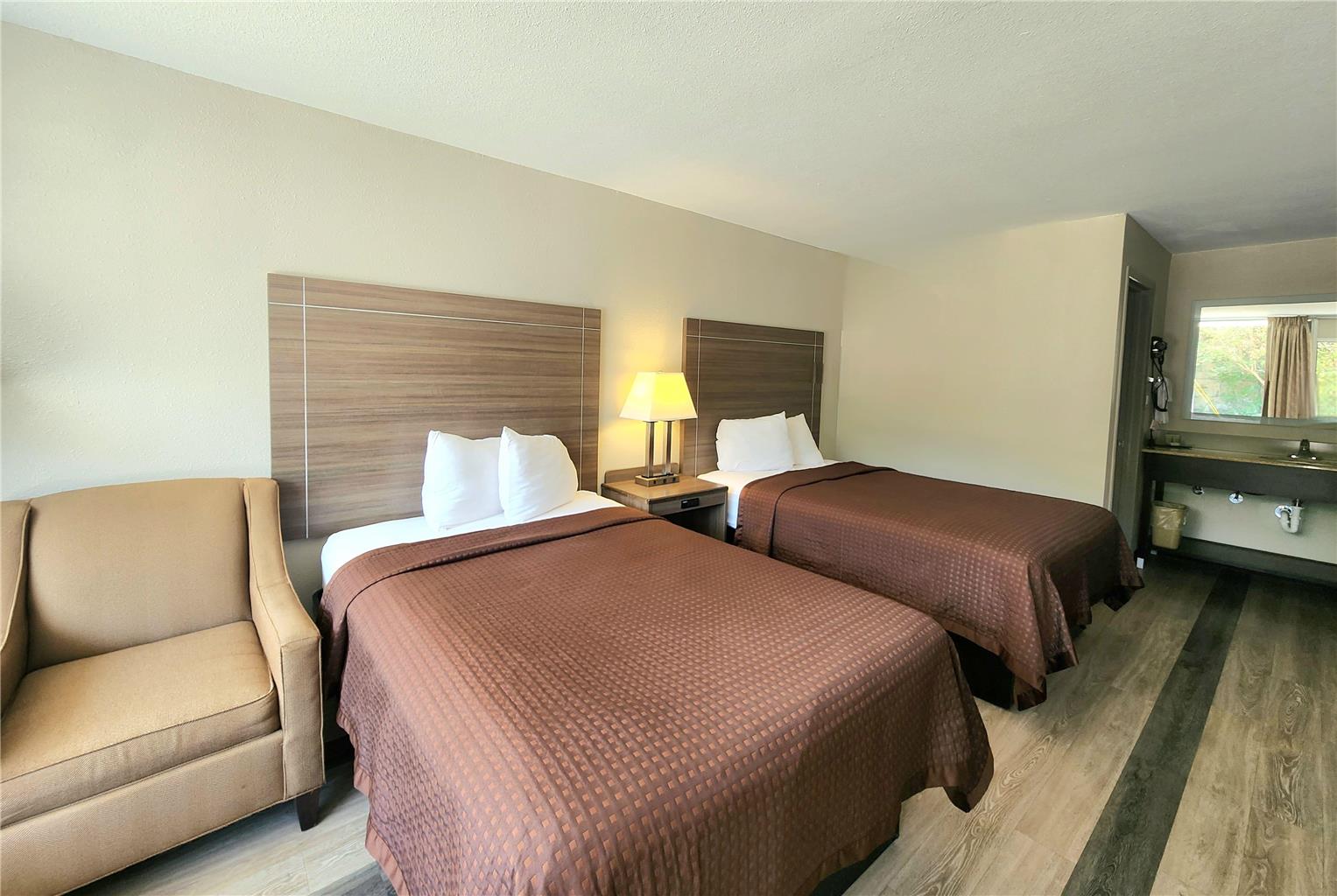 DAYS INN BY WYNDHAM, SEGUIN TX-guestroom-Guest Room,On-Site.jpg