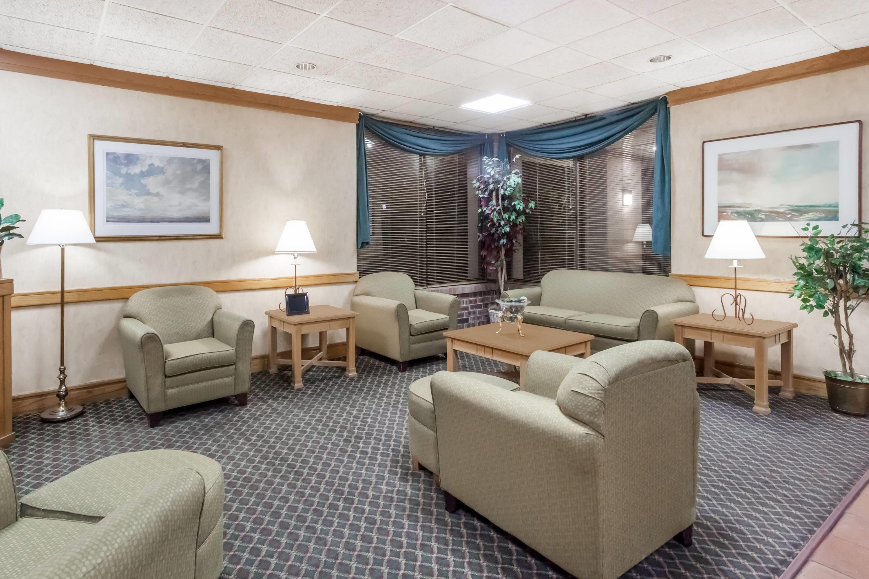 Lobby | Days Inn by Wyndham Seguin TX