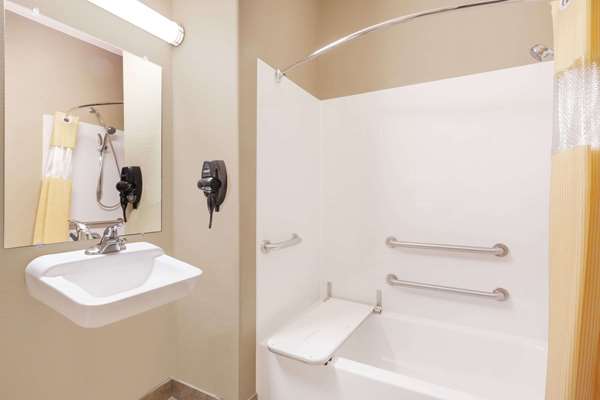  - Days Inn & Suites Marquez