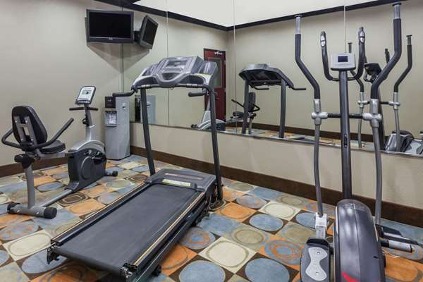 Fitness/ Exercise Room - Days Inn & Suites Marquez