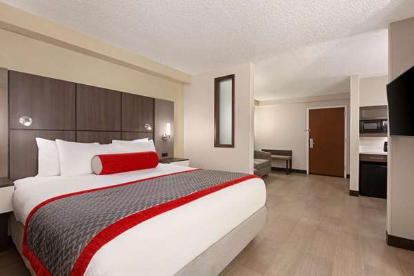 - Ramada Inn & Suites Airport Orlando