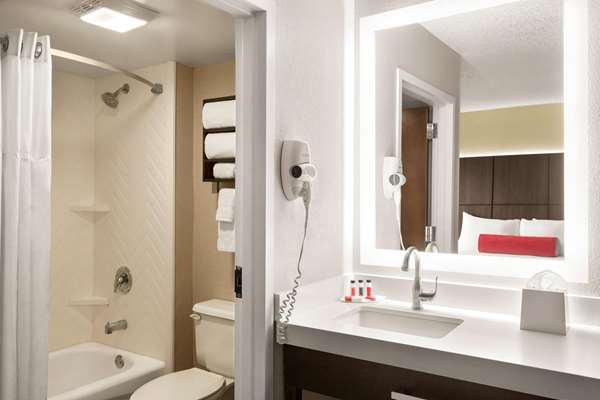  - Ramada Inn & Suites Airport Orlando