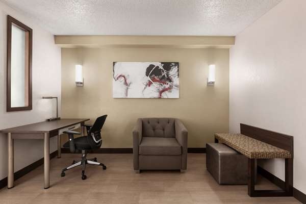 Suite - Ramada Inn & Suites Airport Orlando