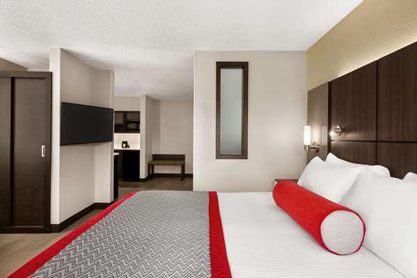 Suite - Ramada Inn & Suites Airport Orlando