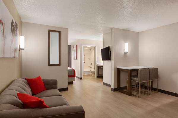 Suite - Ramada Inn & Suites Airport Orlando