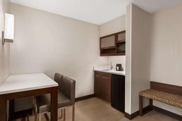 Suite - Ramada Inn & Suites Airport Orlando