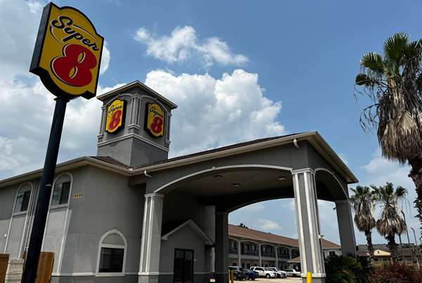 Exterior view - Super 8 Motel I-45 North Houston - I-45, Exit 64