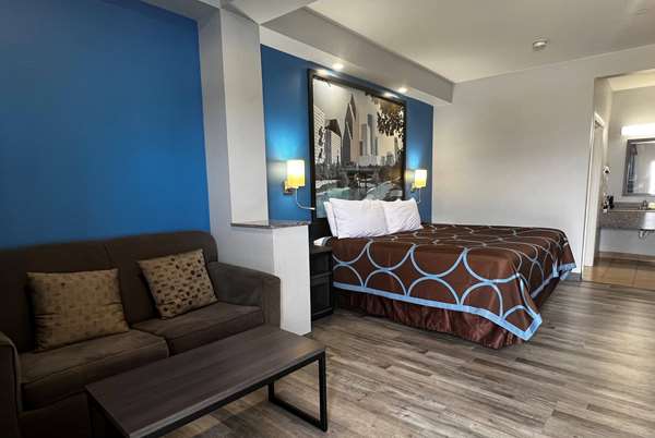  - Super 8 Motel I-45 North Houston - I-45, Exit 64