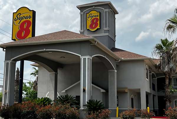 Exterior view - Super 8 Motel I-45 North Houston - I-45, Exit 64