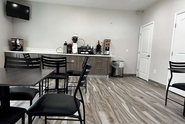 Amenities - Super 8 Motel I-45 North Houston - I-45, Exit 64