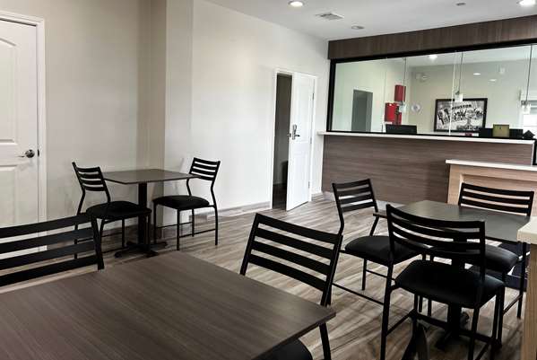 Amenities - Super 8 Motel I-45 North Houston - I-45, Exit 64