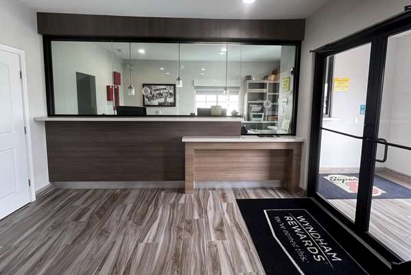 Exterior view - Super 8 Motel I-45 North Houston - I-45, Exit 64