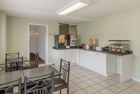  - Knights Inn Bracebridge