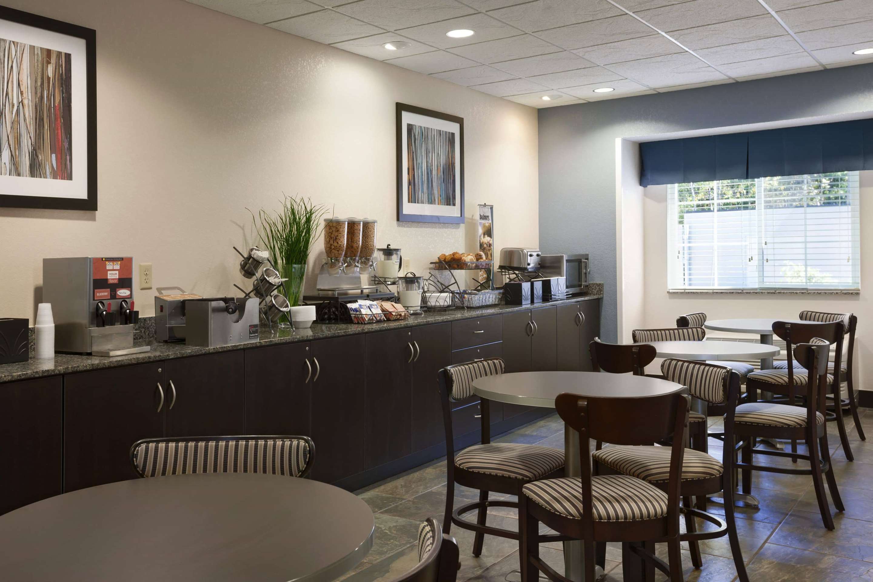 Breakfast Area | Spark by Hilton Wilkes Barre