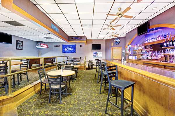 Bar - Ramada Inn Statesville - I-77, Exit 49A