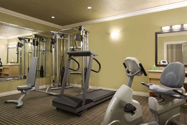 Fitness/ Exercise Room - Days Inn High Level
