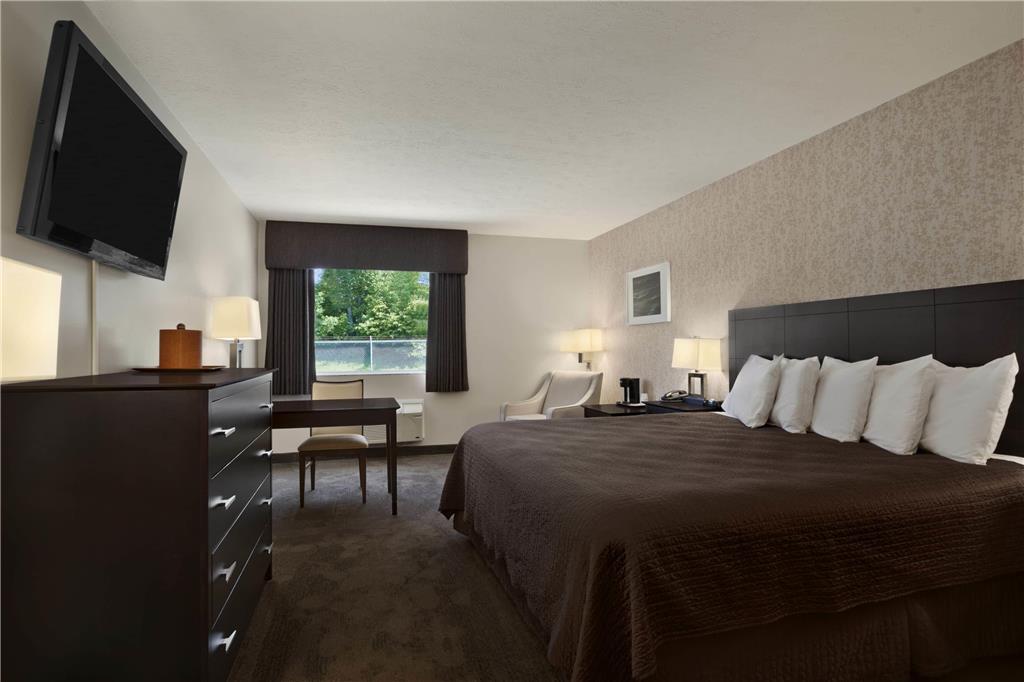 TRAVELODGE BY WYNDHAM HUBBARD OH-guestroom-Guest Room,On-Site.jpg